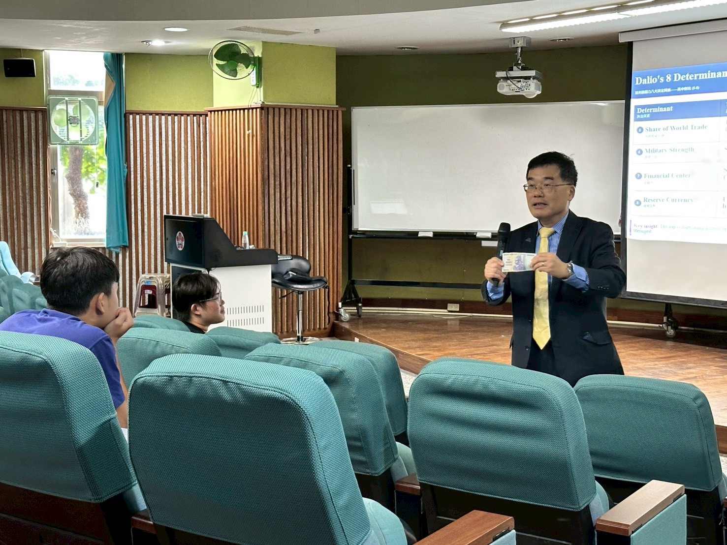 115/6/11_邱萬鈞博士（美國東北大學達莫爾麥金商學院財務金融系教授）